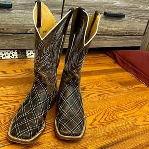 Cowboy boots size 9.5D